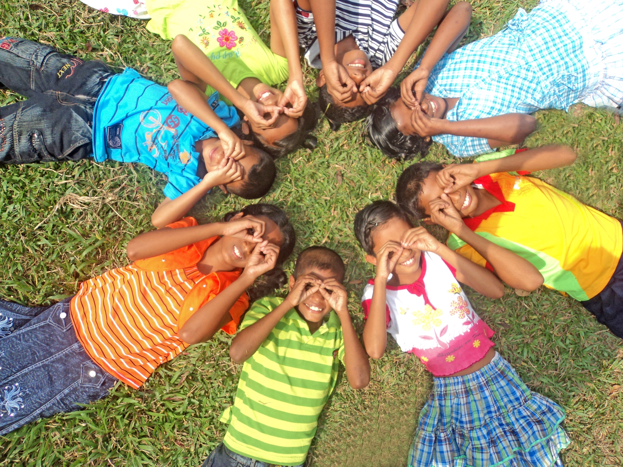 私たちの笑顔が、世界のSMILEにつながる。子ども支援活動『SMILEを贈